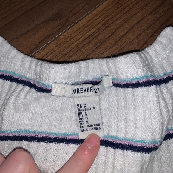 Cropped forever 21 t-shirt - Picture 3 of 3